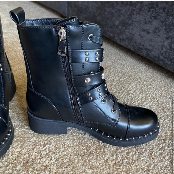 Boots - Picture 5 of 5